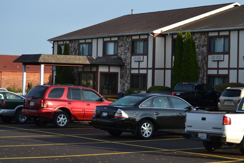 Sky Lodge Inn & Suites - Delavan - Image 7
