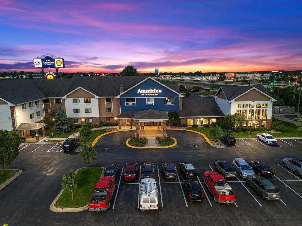 AmericInn by Wyndham Green Bay East - Image 7