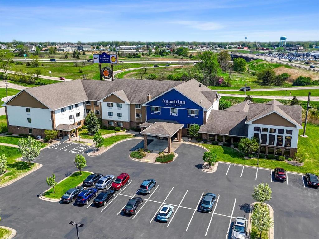 AmericInn by Wyndham Green Bay East - Image 5