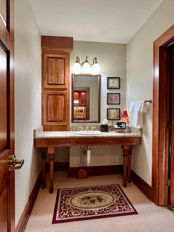 The Port Hotel - Image 8