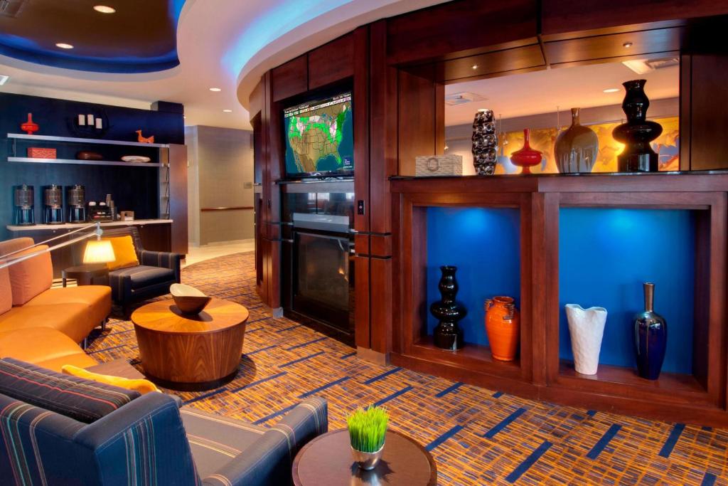 Courtyard by Marriott Madison East - Image 6