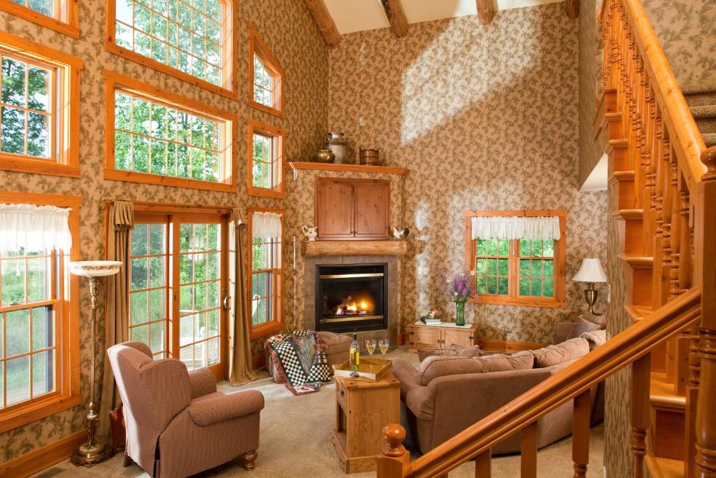 Chanticleer Cabins - Image 8