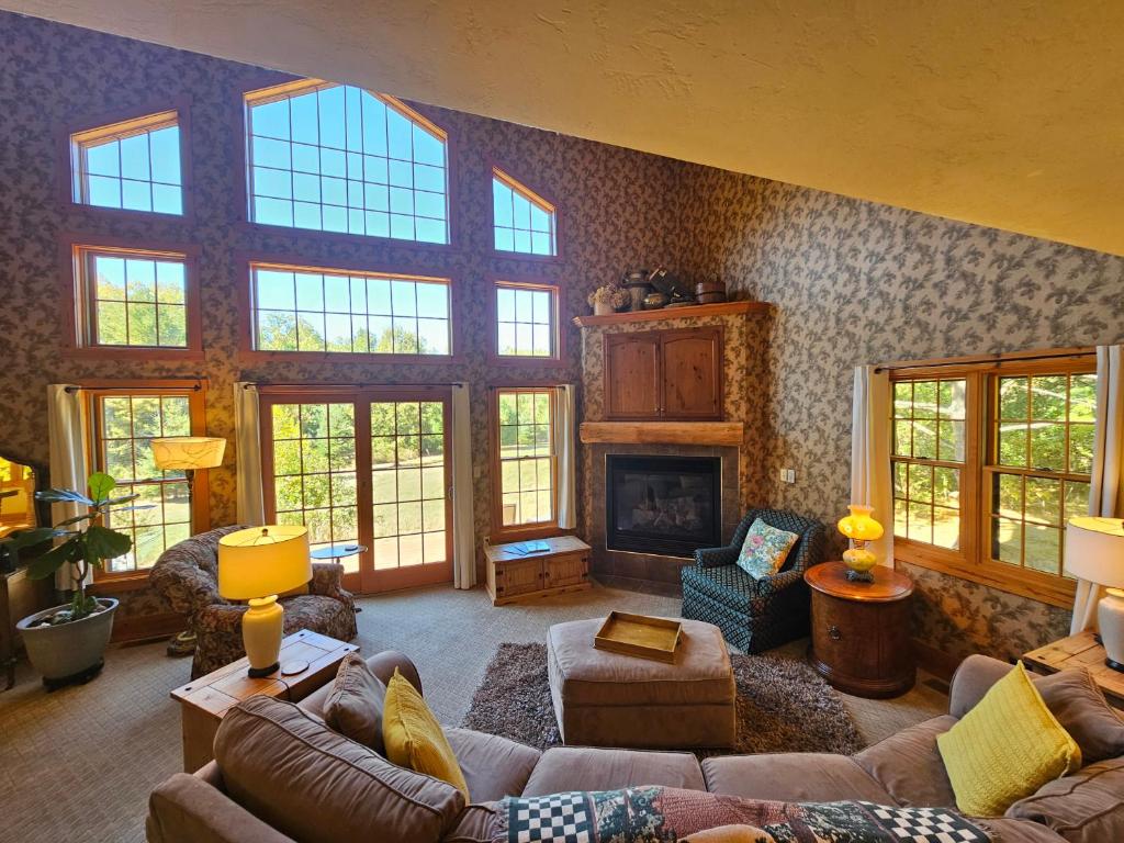 Chanticleer Cabins - Image 7