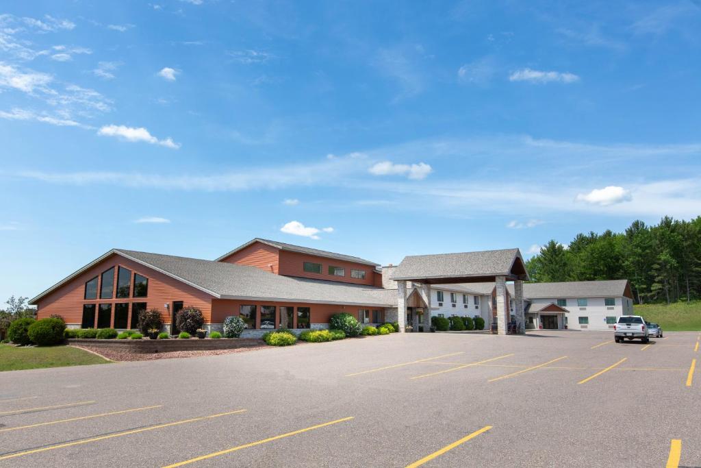 AmericInn by Wyndham Merrill - Image 7