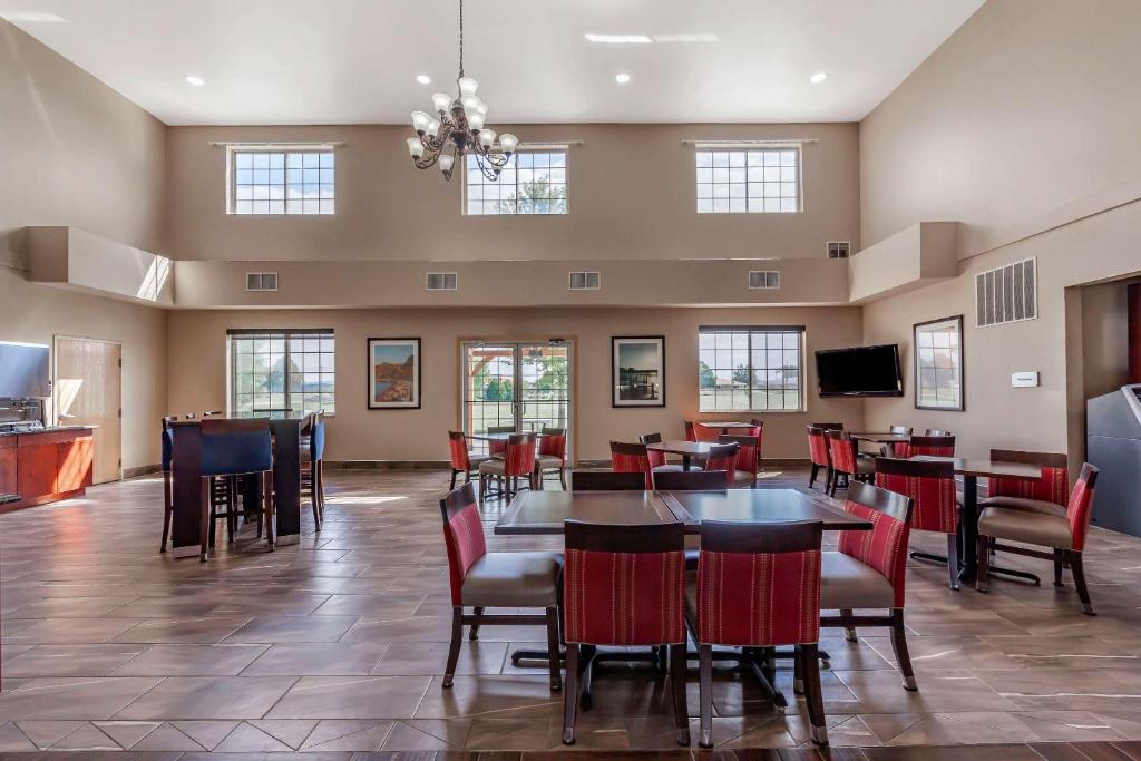 Comfort Suites Delavan - Lake Geneva Area - Image 6