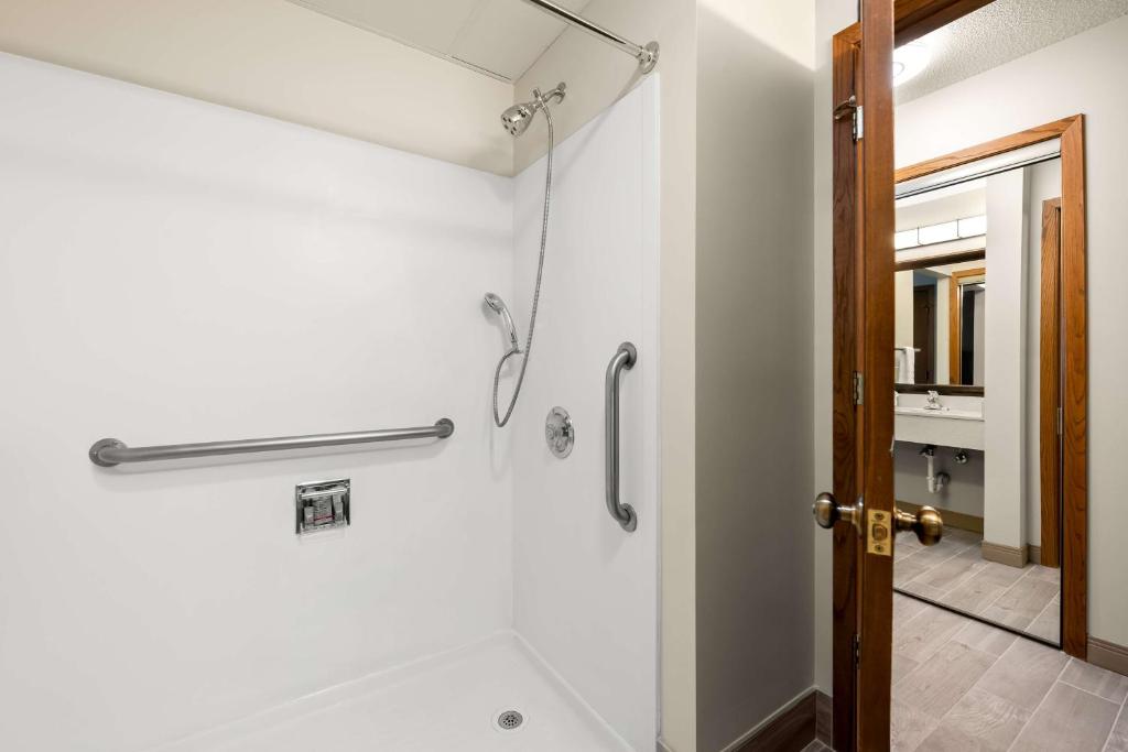 Best Western Inn - Image 7