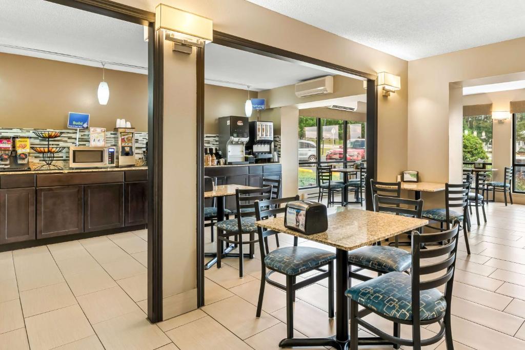 Best Western Baraboo Inn - Image 5