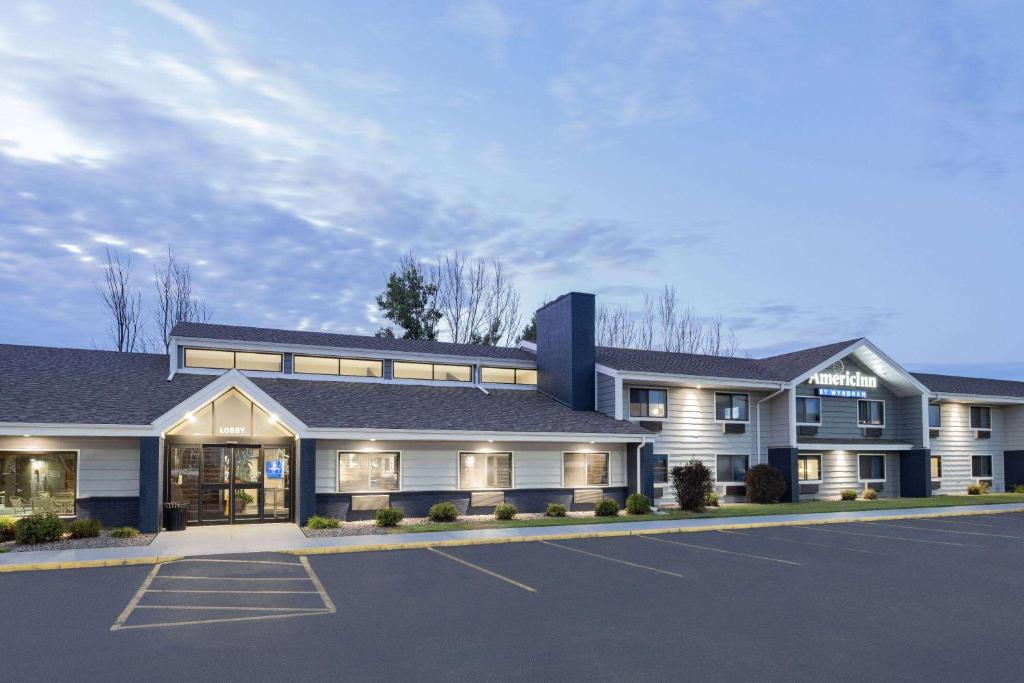 AmericInn by Wyndham Plover Stevens Point - Image 4