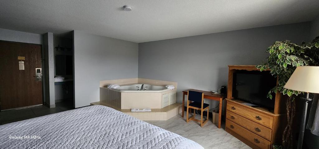 The Oasis Hotel & Bar