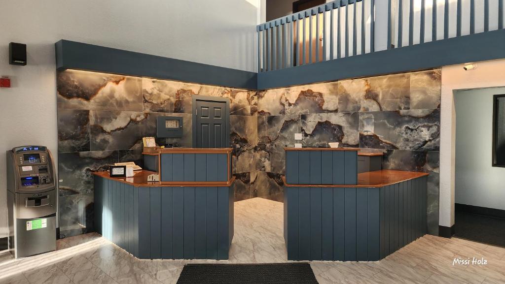 The Oasis Hotel & Bar - Image 5