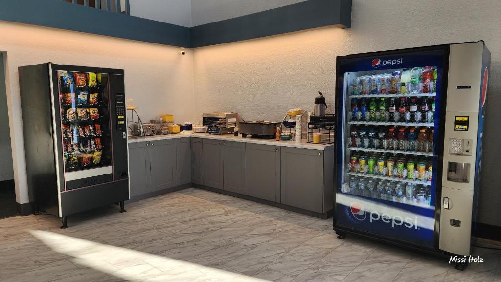 The Oasis Hotel & Bar - Image 8