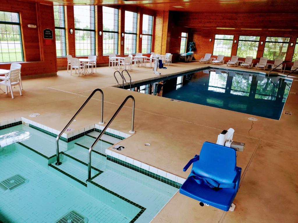 River Hill Inn & Suites