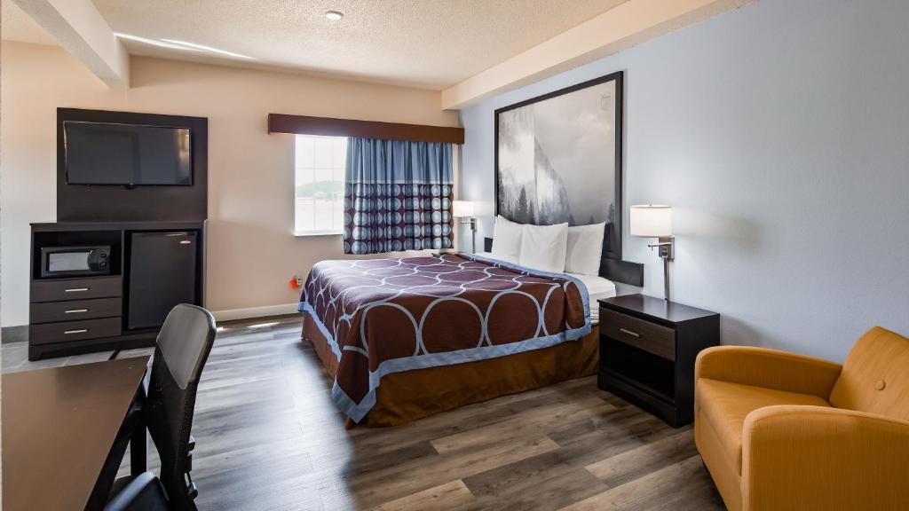 Super 8 by Wyndham Neillsville WI - Image 7