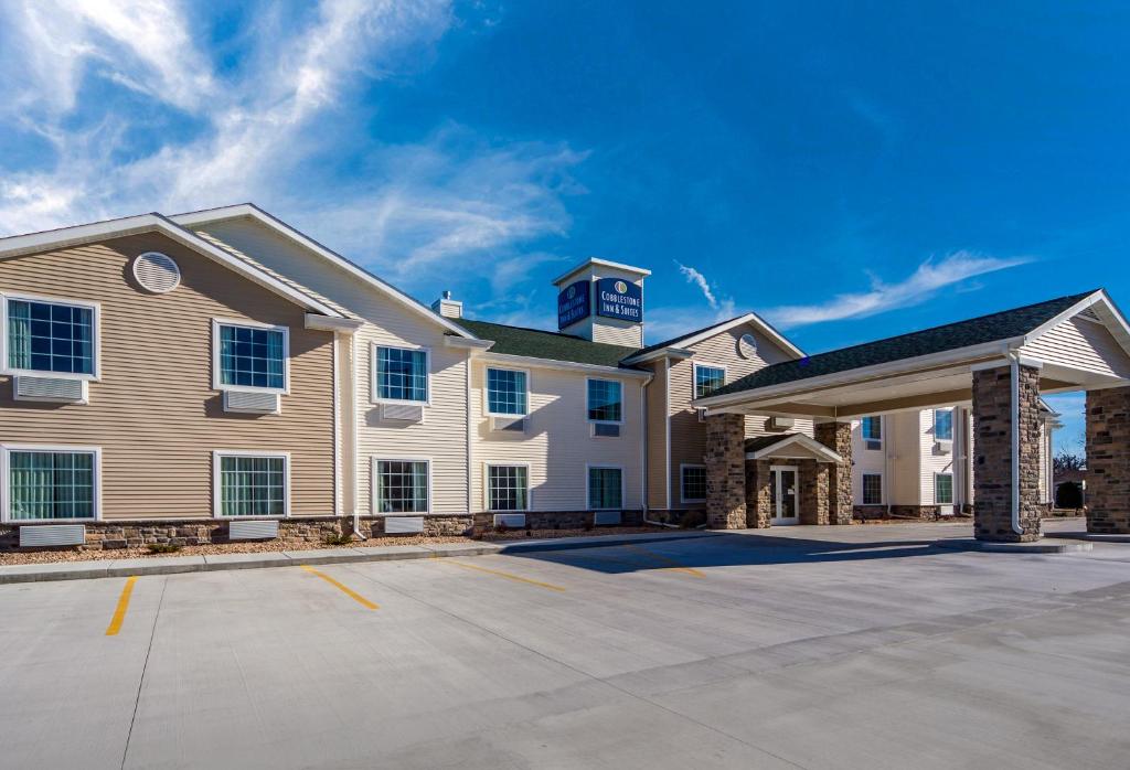 Cobblestone Inn & Suites-Fremont - Image 5