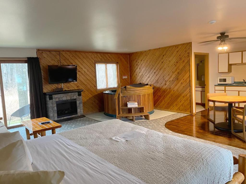 Village Inn on the Lake