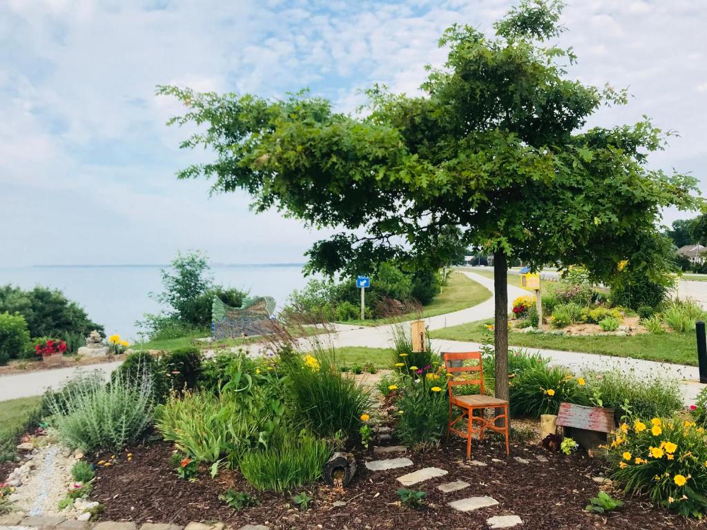 Village Inn on the Lake - Image 7