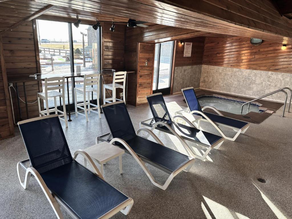 Hot Tub (Jacuzzi) - Photo 2