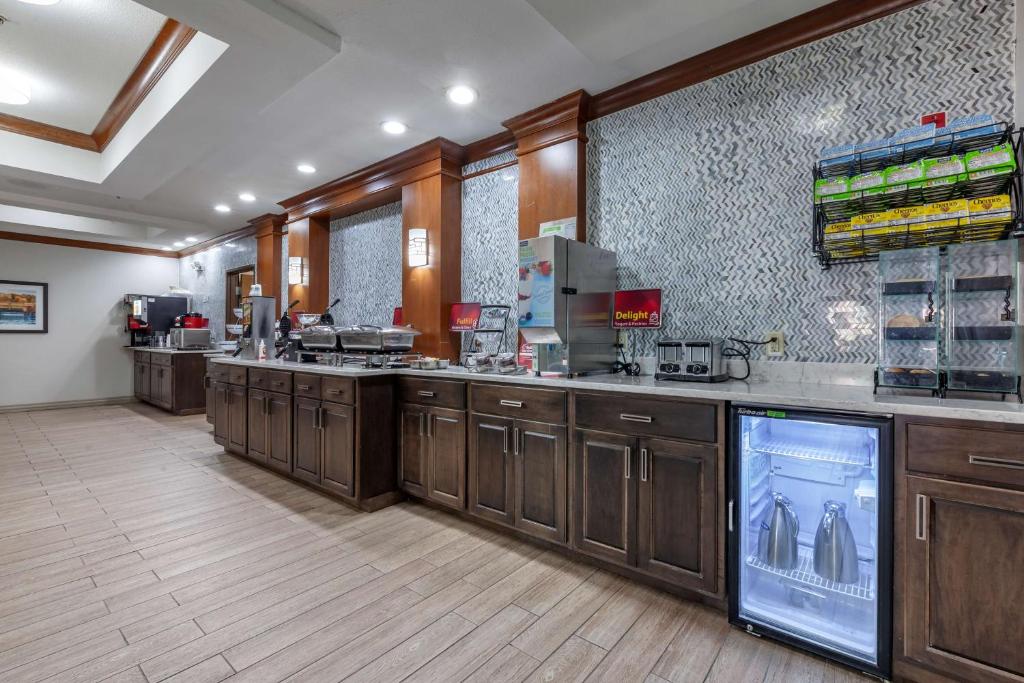 Best Western PLUS Sparta Trail Lodge - Image 5