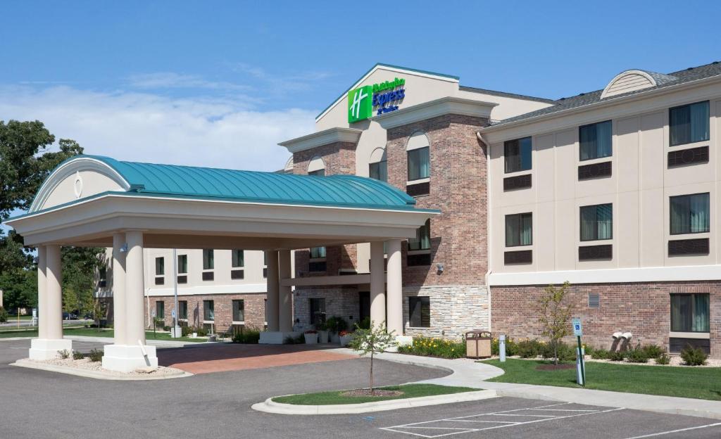 Holiday Inn Express & Suites Madison-Verona by IHG - Image 5