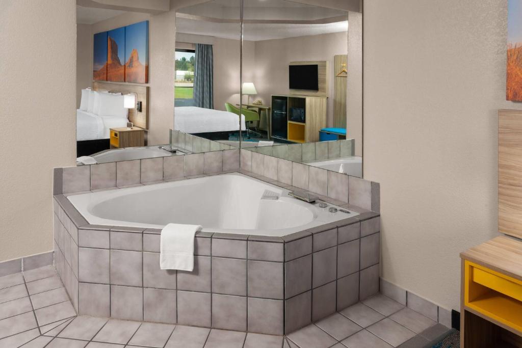 Days Inn by Wyndham Eagle River