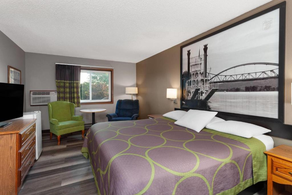Super 8 by Wyndham Green Bay Near Stadium - Image 7