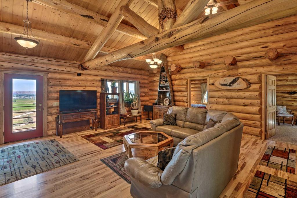Exquisite Log Home with Lander Valley Views! - Image 5