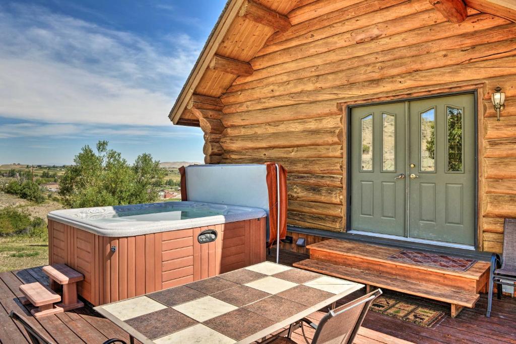 Hot Tub (Jacuzzi) - Photo 4