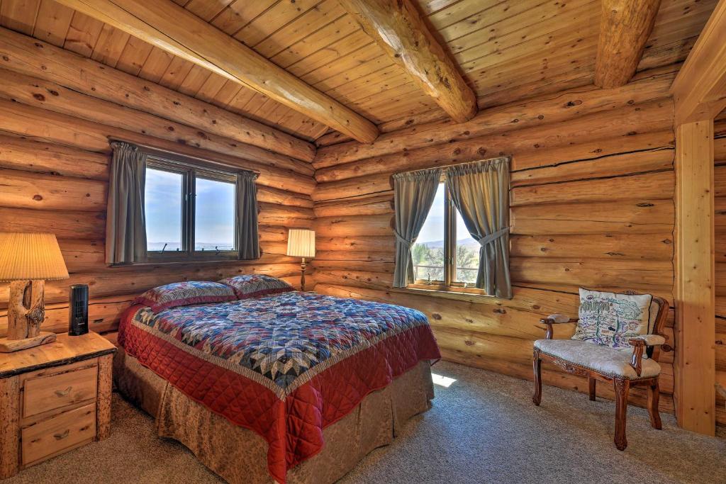 Exquisite Log Home with Lander Valley Views! - Image 7