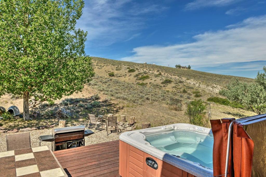 Hot Tub (Jacuzzi) - Photo 5