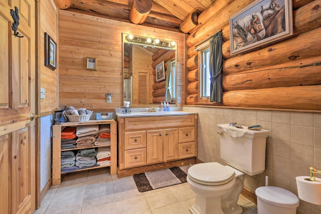 Exquisite Log Home with Lander Valley Views! - Image 8