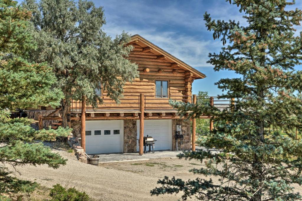 Exquisite Log Home with Lander Valley Views! - Image 6