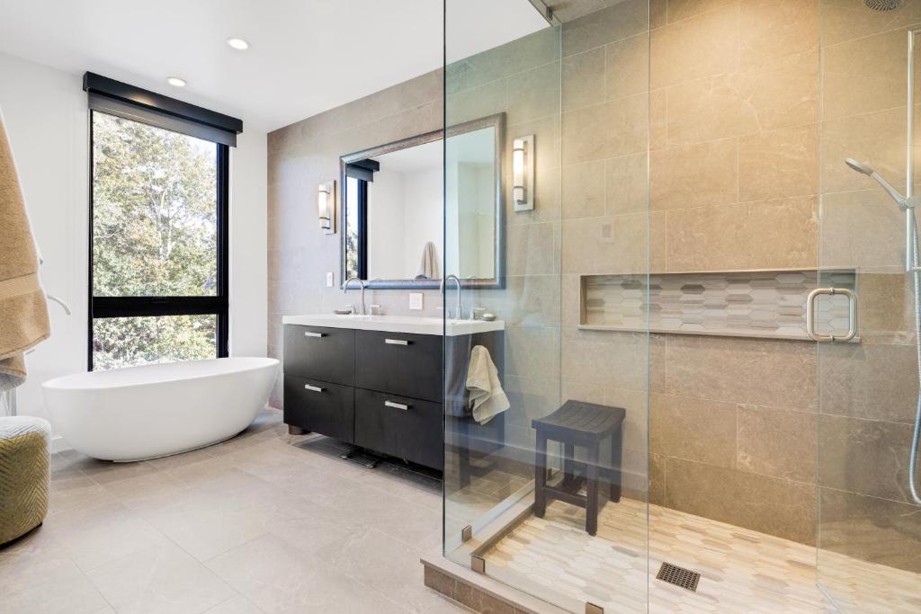 Hot Tub (Jacuzzi) - Photo 3