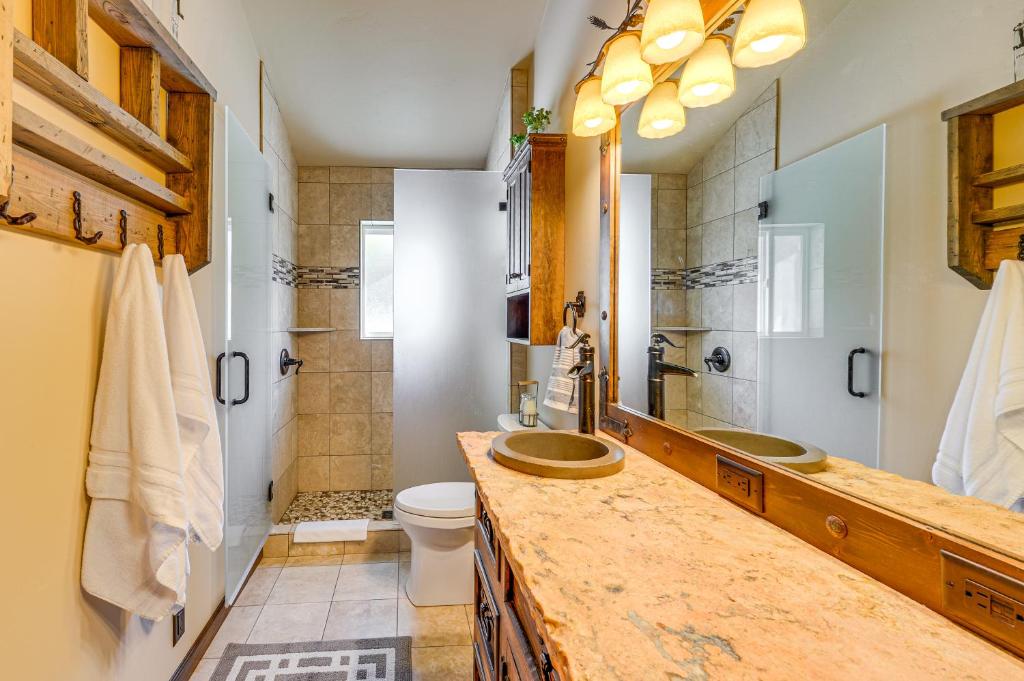 Wyoming Cabin with Hot Tub and Mountain-View Deck - Image 8