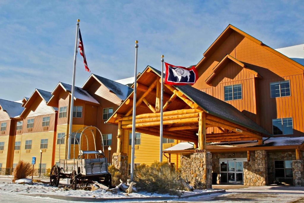 Arbuckle Lodge Gillette - Image 7