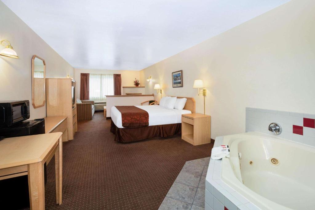 Inn at Lander, Travelodge by Wyndham