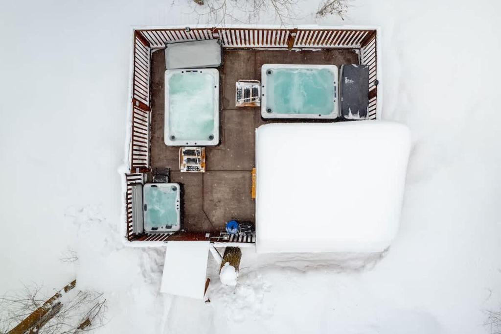 Hot Tub (Jacuzzi) - Photo 3