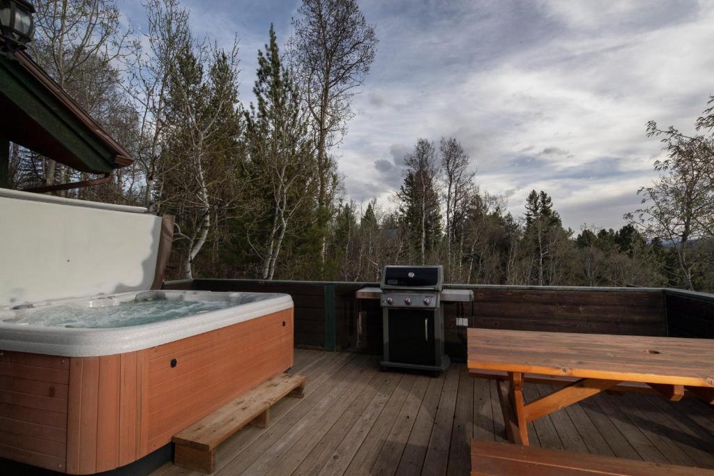 Hot Tub (Jacuzzi) - Photo 4