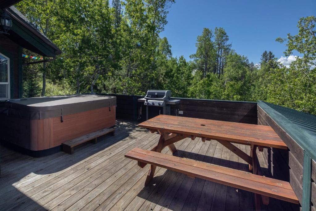 Hot Tub (Jacuzzi) - Photo 5