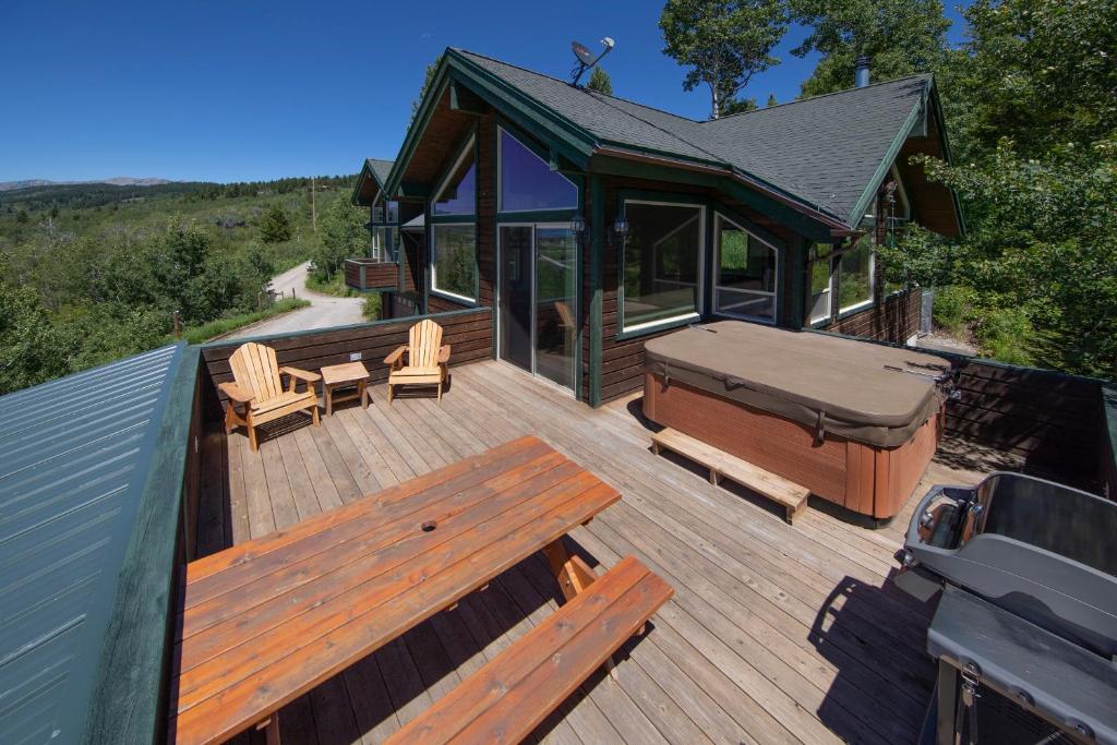 Alpine Recharge by KABINO Huge Views Hot tub Garage PS3 WiFi Loft