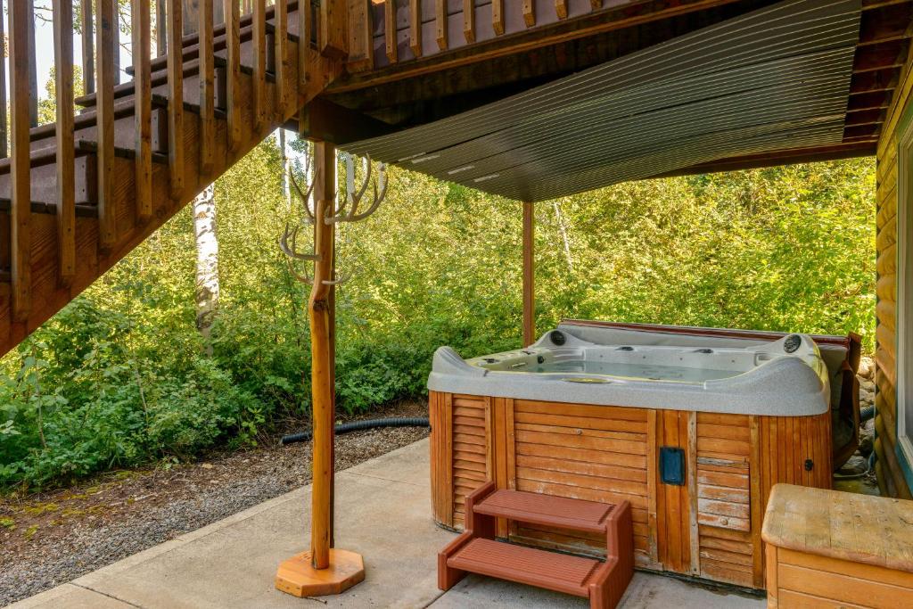 Hot Tub (Jacuzzi) - Photo 4