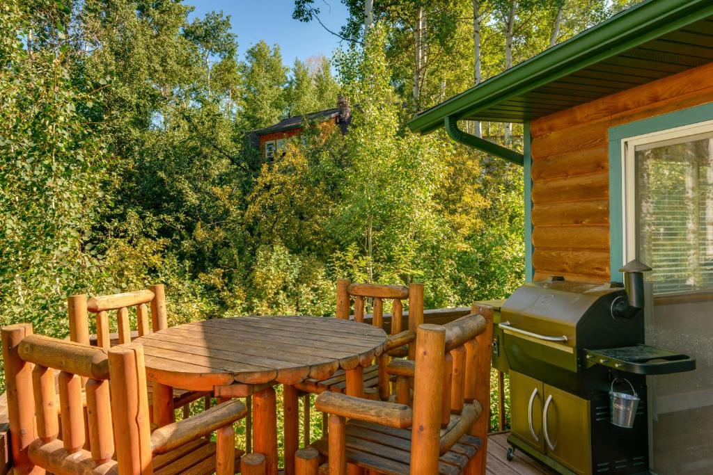 Star Valley Ranch Cabin Rental with Private Hot Tub!