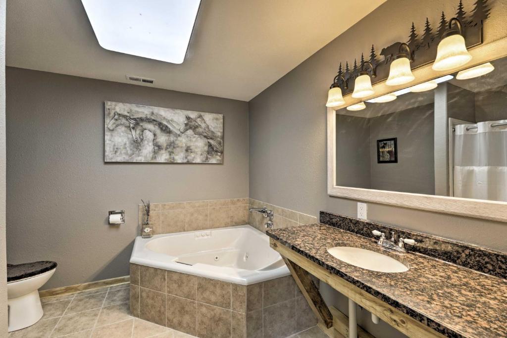 Hot Tub (Jacuzzi) - Photo 3