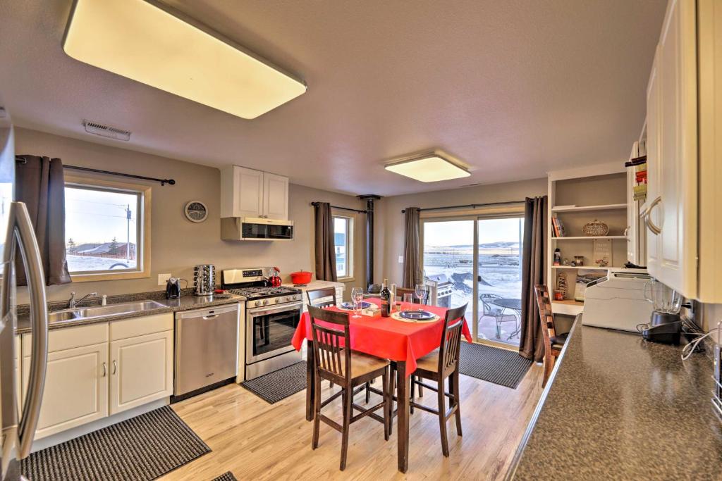 Centennial Cabin with Hot Tub, Sauna and Pool Table! - Image 4