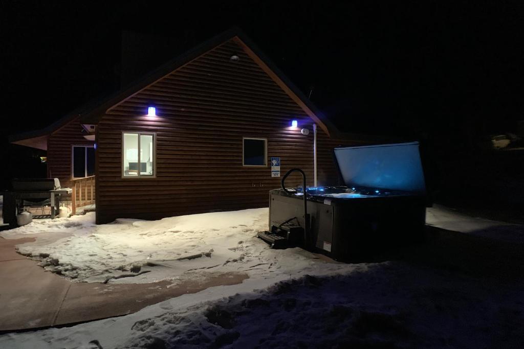 Hot Tub (Jacuzzi) - Photo 7