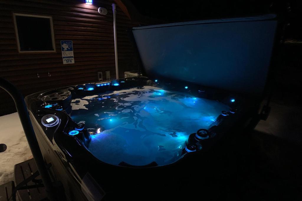 Hot Tub (Jacuzzi) - Photo 6