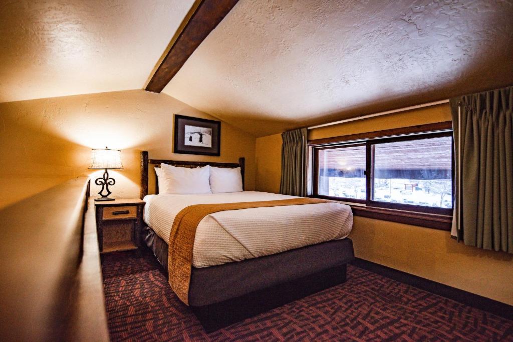 Elk Country Inn - Image 7