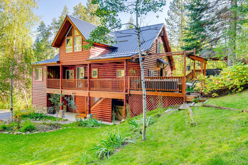 Dreamy Alpine Cabin with Hot Tub, Fireplace and More!