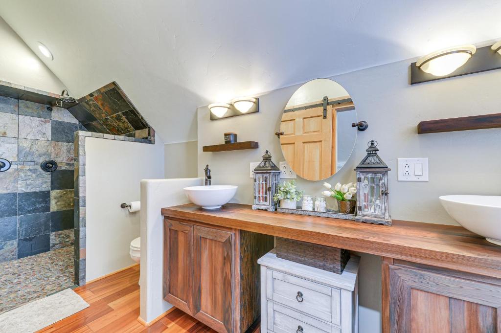 Dreamy Alpine Cabin with Hot Tub, Fireplace and More! - Image 8