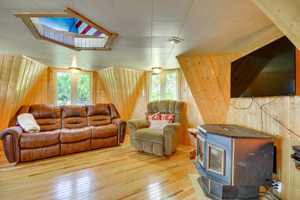 Snowflake Cabin - Mins to Cody and Red Lodge! - Image 5