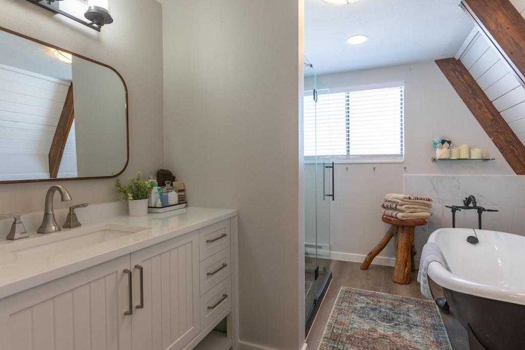 Cedar Creek Chalet - Snowmobilers Dream - Hot tub